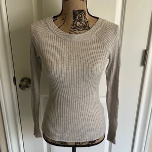 Pullover sweater